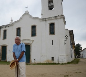 Entrevista na frente da Capelinha