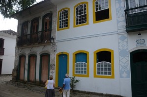 Símbolos maçônicos nas fachadas de Paraty.