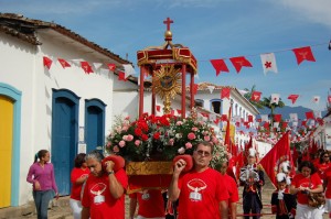 Festa do Divino em Paraty – Procissão com o andor do Resplendor