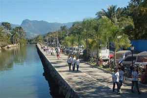 Escolas chegando ao centro para participar da Flipinha