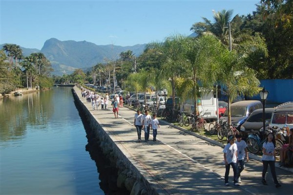 Escolas chegando ao centro para participar da Flipinha