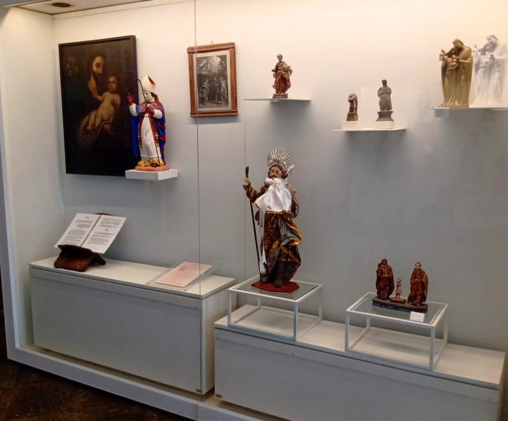 Vitrine do Museu de Arte Sacra de Paraty